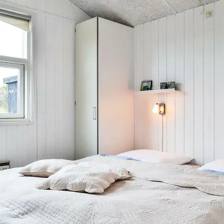 4 Bedroom Stunning In Holiday home Hvide Sande