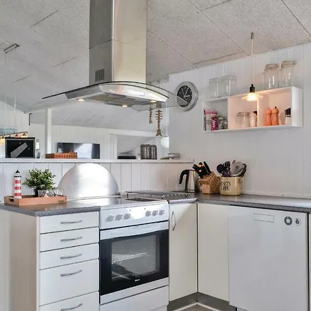 4 Bedroom Stunning In Hvide Sande