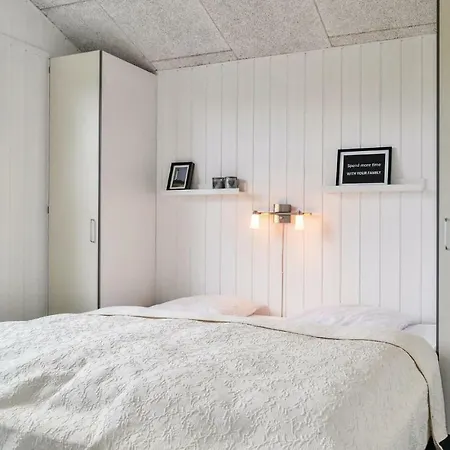 4 Bedroom Stunning In Holiday home